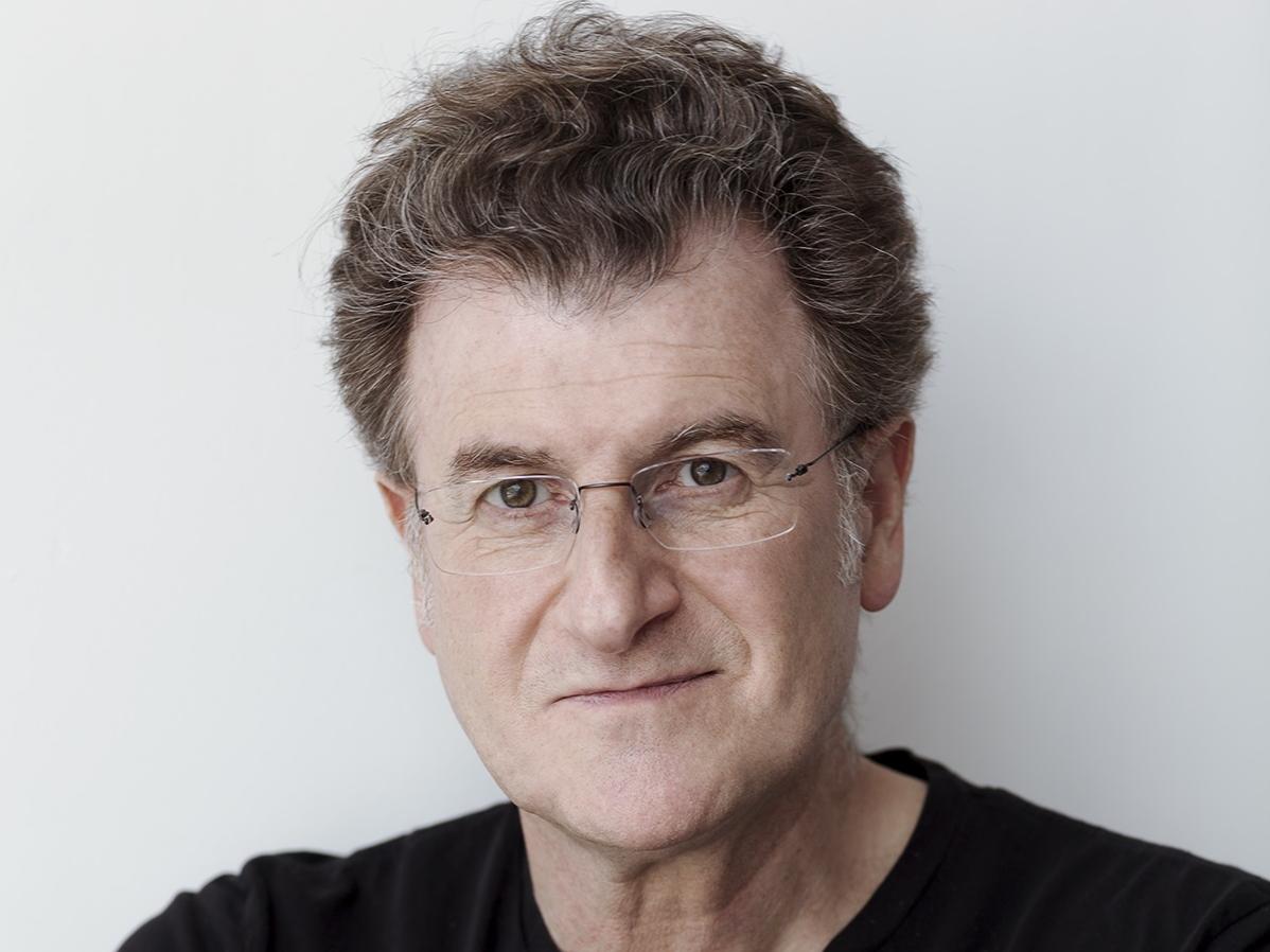 Encuentro entre el artista y el curador. Alfredo Jaar El lado oscuro